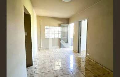 Imagem: A casa possui 3 Dormitórios, 2 Banheiros, 1 Vaga na garagem