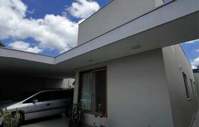 Imagem: A casa possui 3 Dormitórios, 2 Banheiros, 138m² de Área e