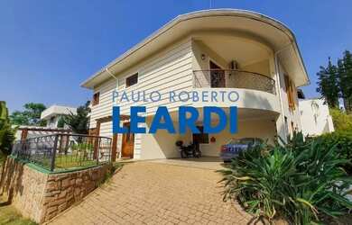 Imagem: A casa em condomínio possui 4 Dormitórios, 3 Banheiros, 2