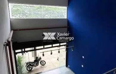 Imagem: O depósito possui 5 Vagas na garagem, 151m² de Área e está