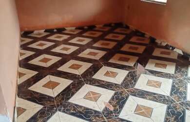 Imagem: A casa possui 4 Dormitórios, 2 Banheiros, 2 Vagas na garagem