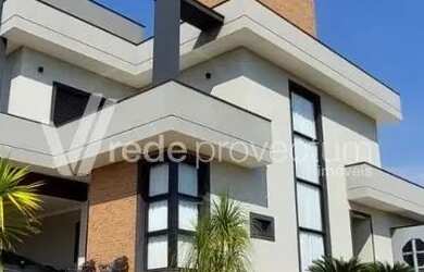 Imagem: A casa em condomínio para alugar possui 4 Dormitórios, 5 Banheiros