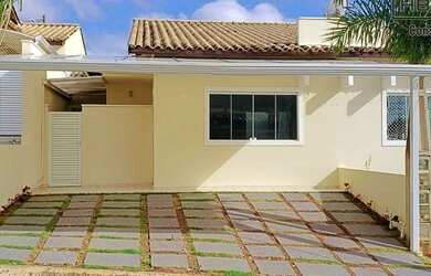 Imagem: A casa em condomínio possui 3 Dormitórios, 2 Banheiros, 2