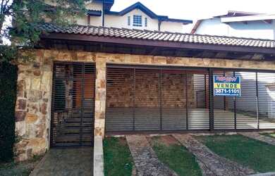 Imagem: A casa possui 4 Dormitórios, 5 Banheiros, 5 Vagas na garagem