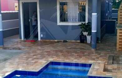 Imagem: A casa possui 2 Dormitórios, 2 Banheiros, 2 Vagas na garagem