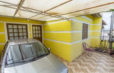 Imagem: A casa possui 2 Dormitórios, 1 Banheiro, 1 Vaga na garagem