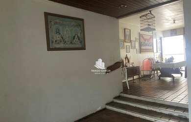 Imagem: A casa possui 5 Dormitórios, 1 Banheiro, 5 Vagas na garagem