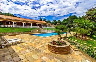 Imagem: A casa em condomínio possui 3 Dormitórios, 5 Banheiros, 4