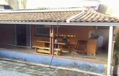 Imagem: A casa possui 1 Dormitório, 1 Banheiro, 5 Vagas na garagem