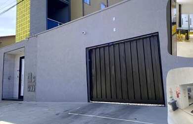 Imagem: A casa possui 1 Dormitório, 1 Banheiro, 1 Vaga na garagem