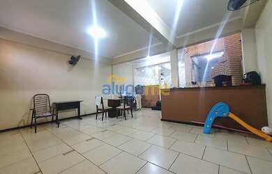 Imagem: A casa possui 4 Dormitórios, 2 Banheiros, 2 Vagas na garagem