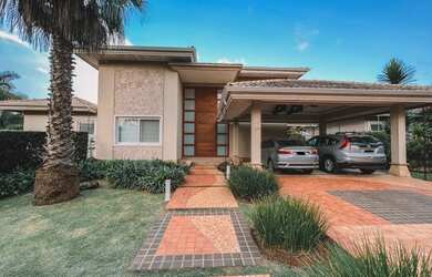 Imagem: A casa em condomínio possui 4 Dormitórios, 5 Banheiros, 4