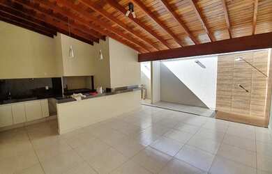 Imagem: A casa em condomínio possui 3 Dormitórios, 3 Banheiros, 2