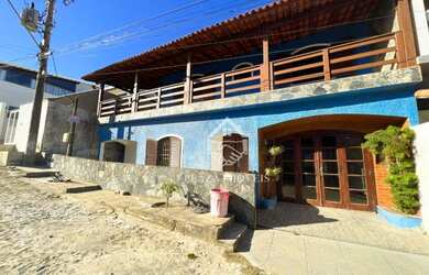 Imagem: A casa à venda possui 3 Dormitórios, 4 Banheiros, 2 Vagas