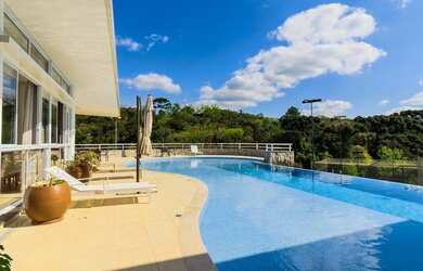 Imagem: O terreno possui 2444m² de Área e está localizado em Mossunguê