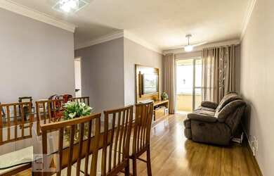 Imagem: O apartamento possui 3 Dormitórios, 1 Banheiro, 1 Vaga na garagem