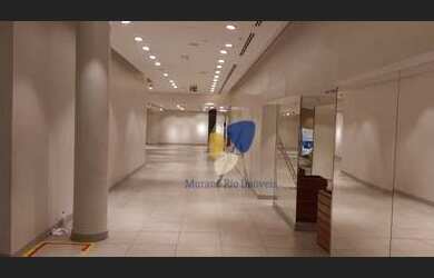 Imagem: O depósito possui 3 Vagas na garagem, 900m² de Área e está