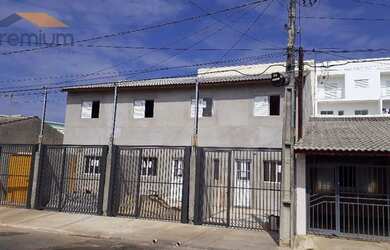 Imagem: A casa possui 2 Dormitórios, 1 Banheiro, 1 Vaga na garagem