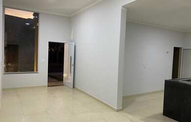 Imagem: A casa em condomínio possui 3 Dormitórios, 2 Banheiros, 4