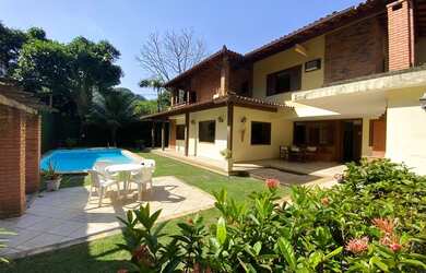 Imagem: A casa em condomínio possui 4 Dormitórios, 5 Banheiros, 5