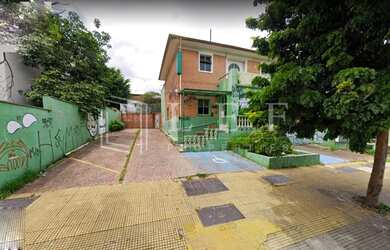 Imagem: O depósito possui 5 Vagas na garagem, 450m² de Área e está