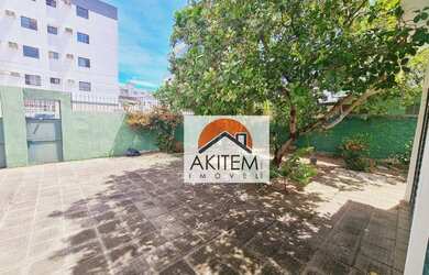 Imagem: A casa possui 4 Dormitórios, 3 Banheiros, 3 Vagas na garagem