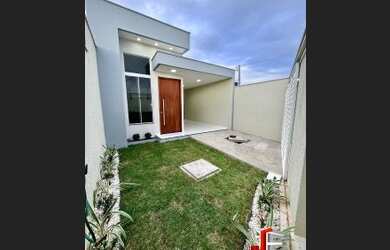 Imagem: A casa possui 2 Dormitórios, 2 Banheiros e está localizado