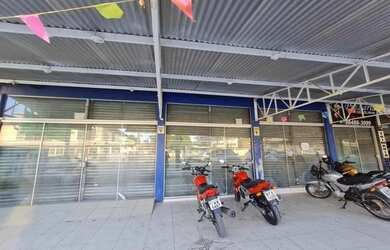 Imagem: O depósito possui 5 Vagas na garagem, 900m² de Área e está