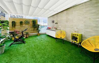 Imagem 1: Cobertura com vista sobre o Morro Dois Irmãos à venda no Leblon