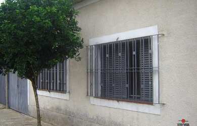 Imagem: A casa possui 3 Dormitórios, 3 Banheiros, 2 Vagas na garagem