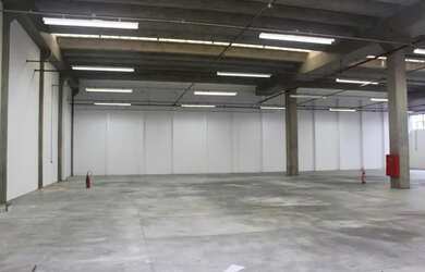 Imagem: O depósito possui 5 Vagas na garagem, 5.700m² de Área e