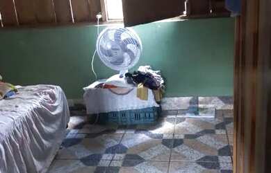 Imagem: A casa possui 2 Dormitórios, 1 Banheiro e 1 Vaga na garagem