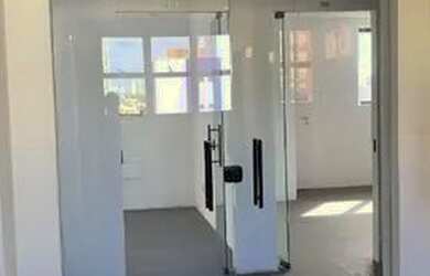 Imagem: O depósito possui 1 Vaga na garagem, 32m² de Área e está