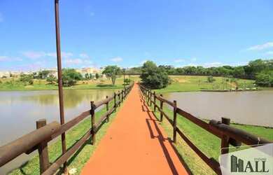 Imagem: O terreno possui 428m² de Área e está localizado em Golden