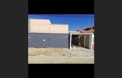 Imagem: A casa possui 2 Dormitórios, 2 Banheiros, 2 Vagas na garagem