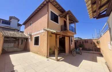 Imagem: A casa possui 3 Dormitórios, 3 Banheiros, 5 Vagas na garagem