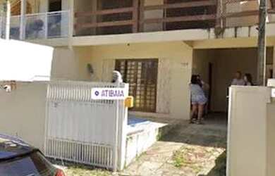 Imagem: A casa possui 3 Dormitórios, 2 Banheiros, 2 Vagas na garagem