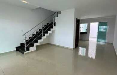 Imagem: A casa possui 3 Dormitórios, 2 Banheiros e 2 Vagas na garagem