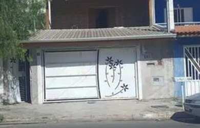 Imagem: A casa possui 3 Dormitórios, 2 Banheiros, 1 Vaga na garagem