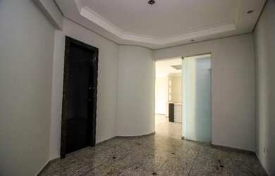 Imagem: O depósito possui 1 Vaga na garagem, 32m² de Área e está