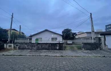 Imagem: O terreno possui 286m² de Área e está localizado em Areias