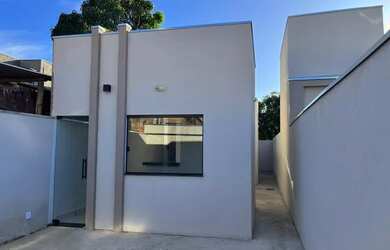 Imagem: A casa possui 2 Dormitórios, 1 Banheiro, 1 Vaga na garagem