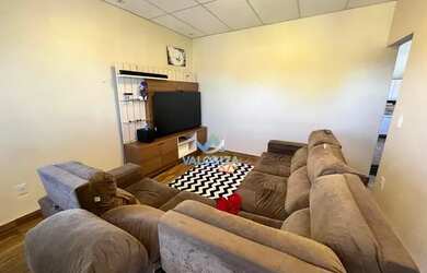 Imagem: A casa possui 5 Dormitórios, 4 Banheiros, 5 Vagas na garagem