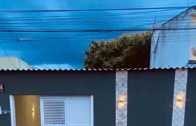 Imagem: A casa possui 3 Dormitórios, 1 Banheiro, 5 Vagas na garagem