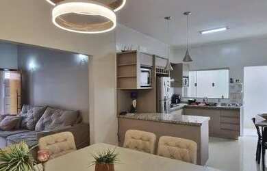 Imagem: A casa possui 3 Dormitórios, 3 Banheiros, 2 Vagas na garagem