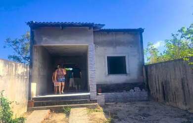 Imagem: A casa possui 2 Dormitórios, 1 Banheiro, 1 Vaga na garagem