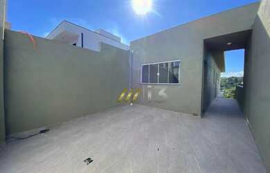 Imagem: A casa possui 2 Dormitórios, 2 Banheiros, 2 Vagas na garagem