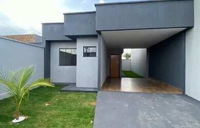 Imagem: A casa possui 2 Dormitórios, 2 Banheiros, 2 Vagas na garagem