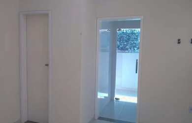 Imagem: A casa possui 1 Dormitório, 2 Banheiros, 2 Vagas na garagem