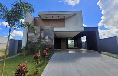 Imagem: A casa em condomínio possui 3 Dormitórios, 4 Banheiros, 3